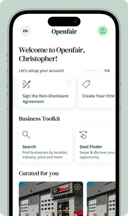 Interfaz de la aplicación móvil Openfair mostrando el kit de herramientas de negocios y oportunidades curadas